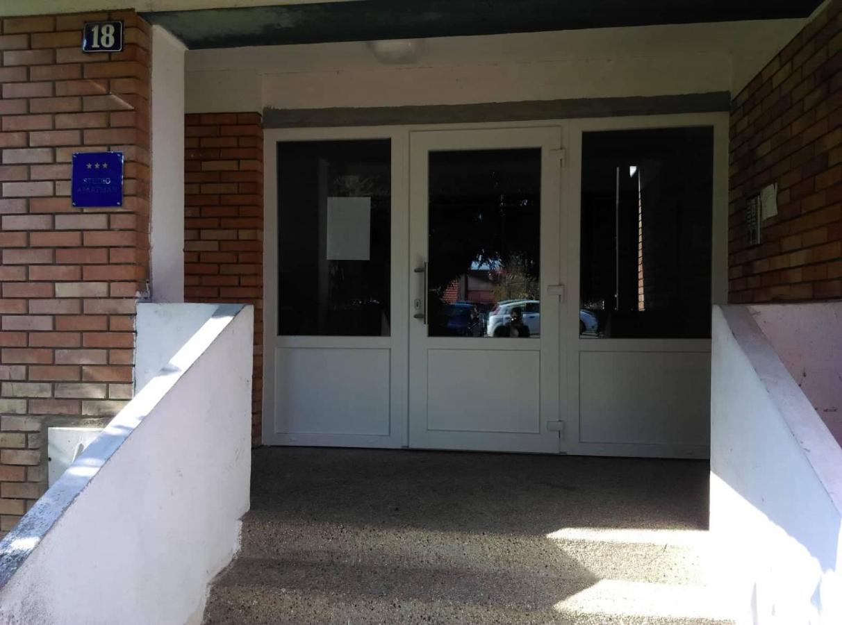 דארובר Studio Apartman Zdral מראה חיצוני תמונה